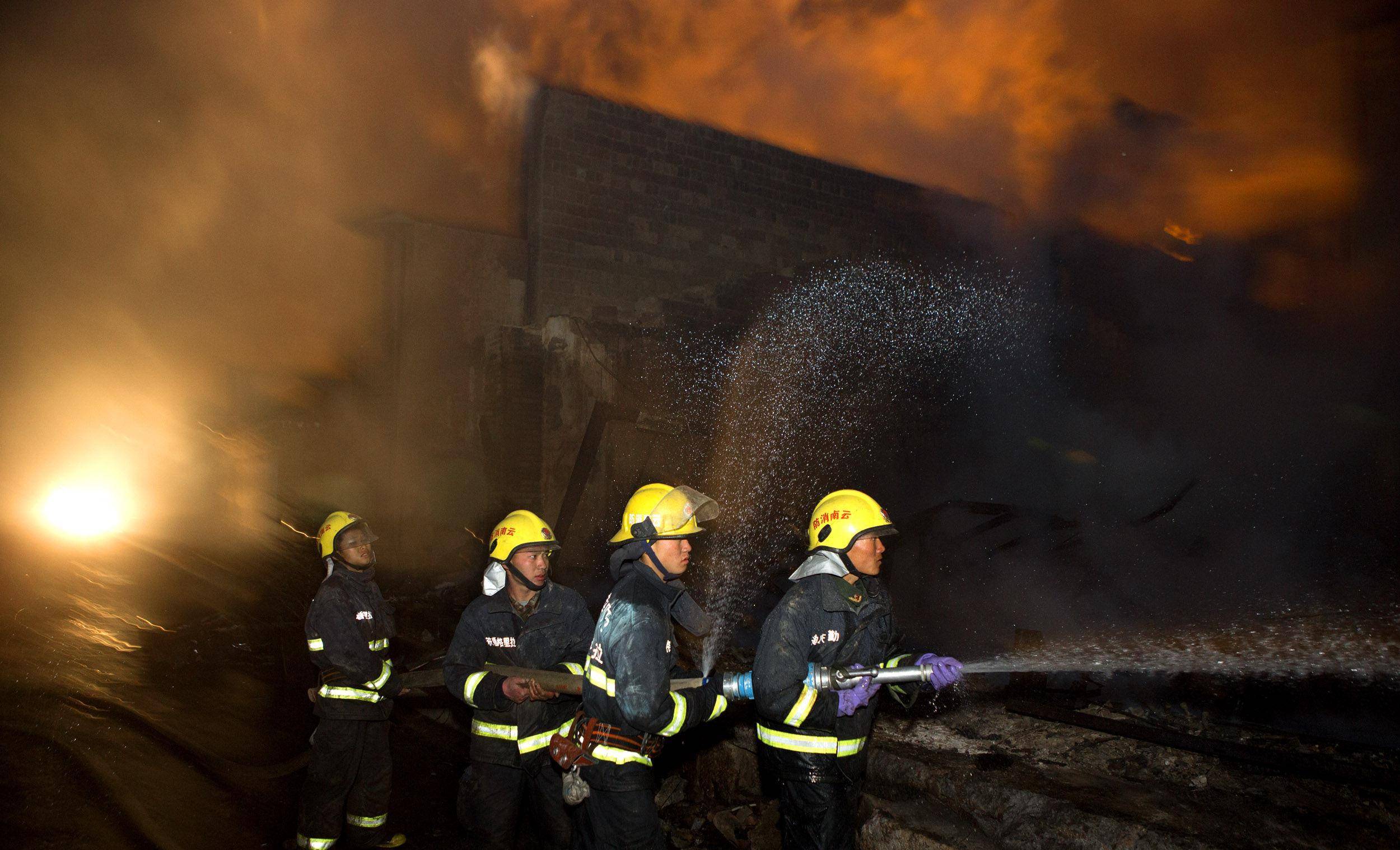 福建福州母女,在七楼阳台活活烧死,视频场景让无数人心惊_火灾_小区