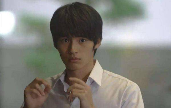 当年,贵阳45岁离异女教师与两位高中生恋爱,因争风吃醋引发命案_孟超