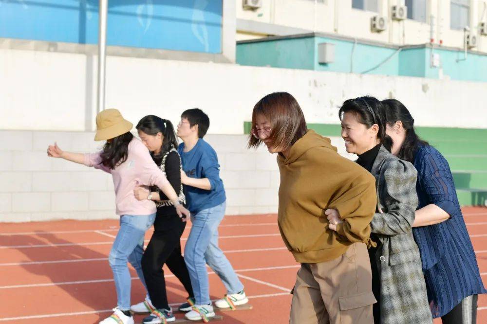 江苏省口岸中学举行教职工趣味运动会_工作_比赛_生活