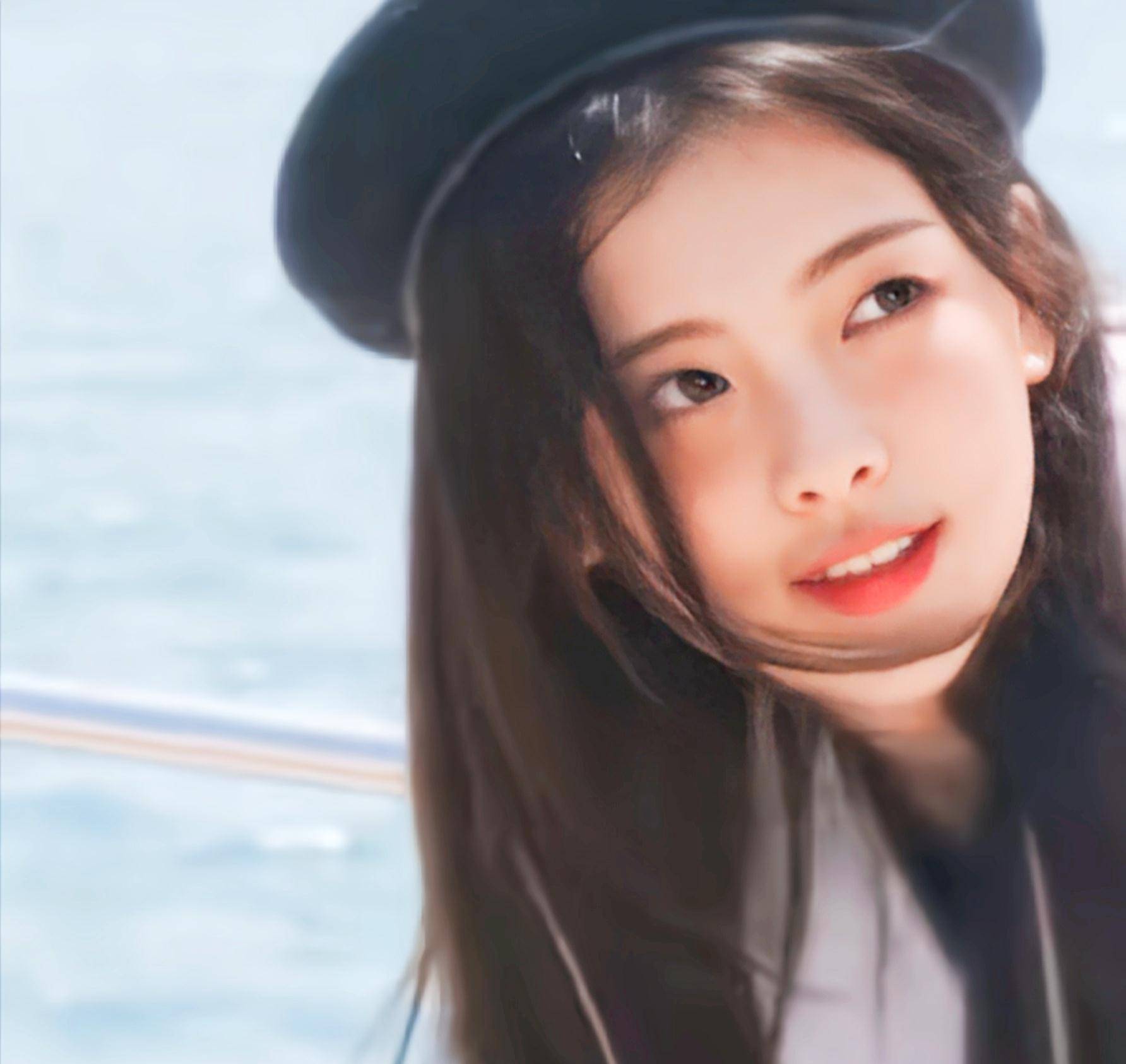 杨超越唯美海军风写真,身穿蓝色水手服,一张初恋脸模样清纯气质_美颜