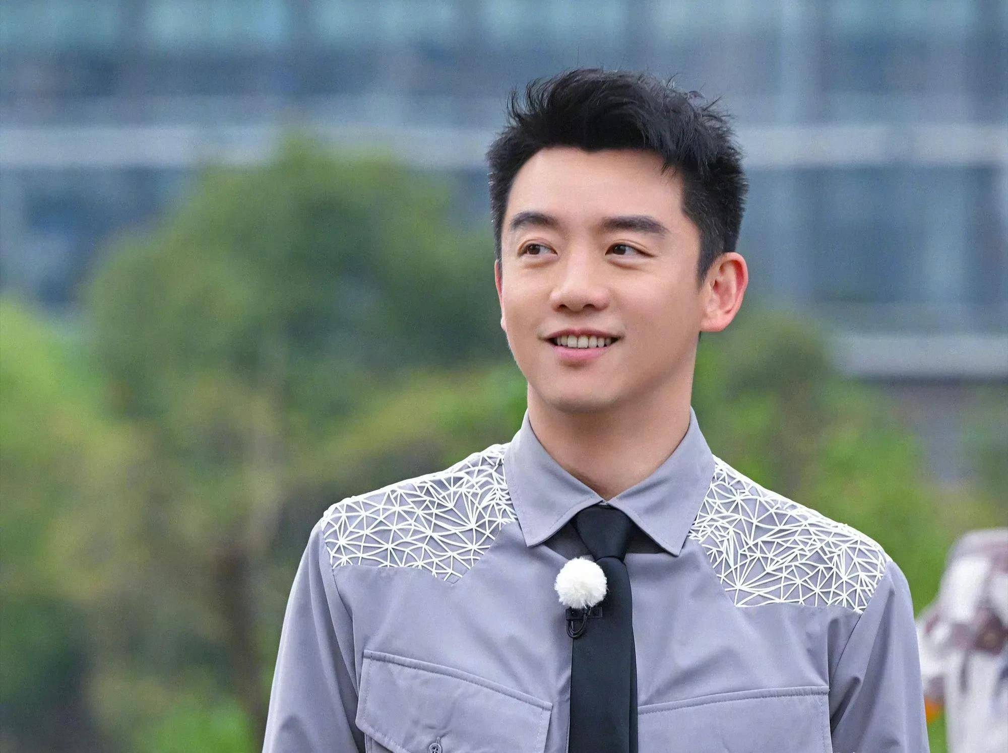 范丞丞第一眼看到李晨,翻了个白眼,今年的《奔跑吧》季有点意思,和