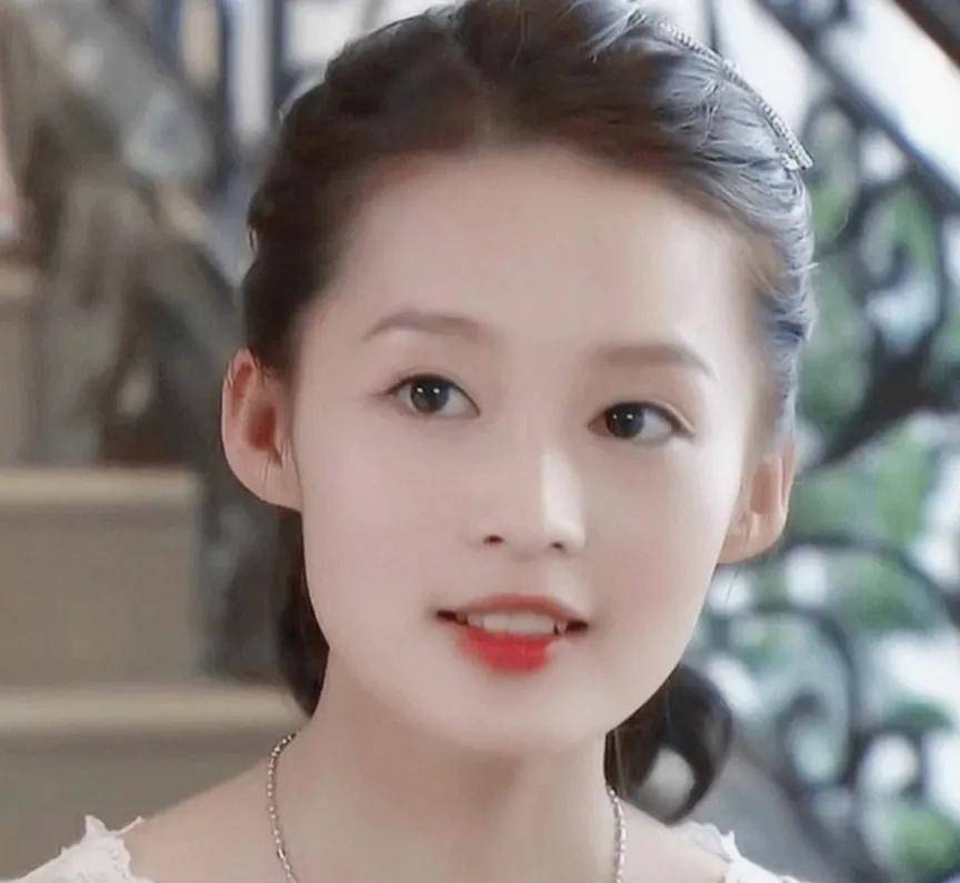 《花开半夏》李沁饰演的夏如画31.《璀璨人生》阚清子饰演的叶琳30.