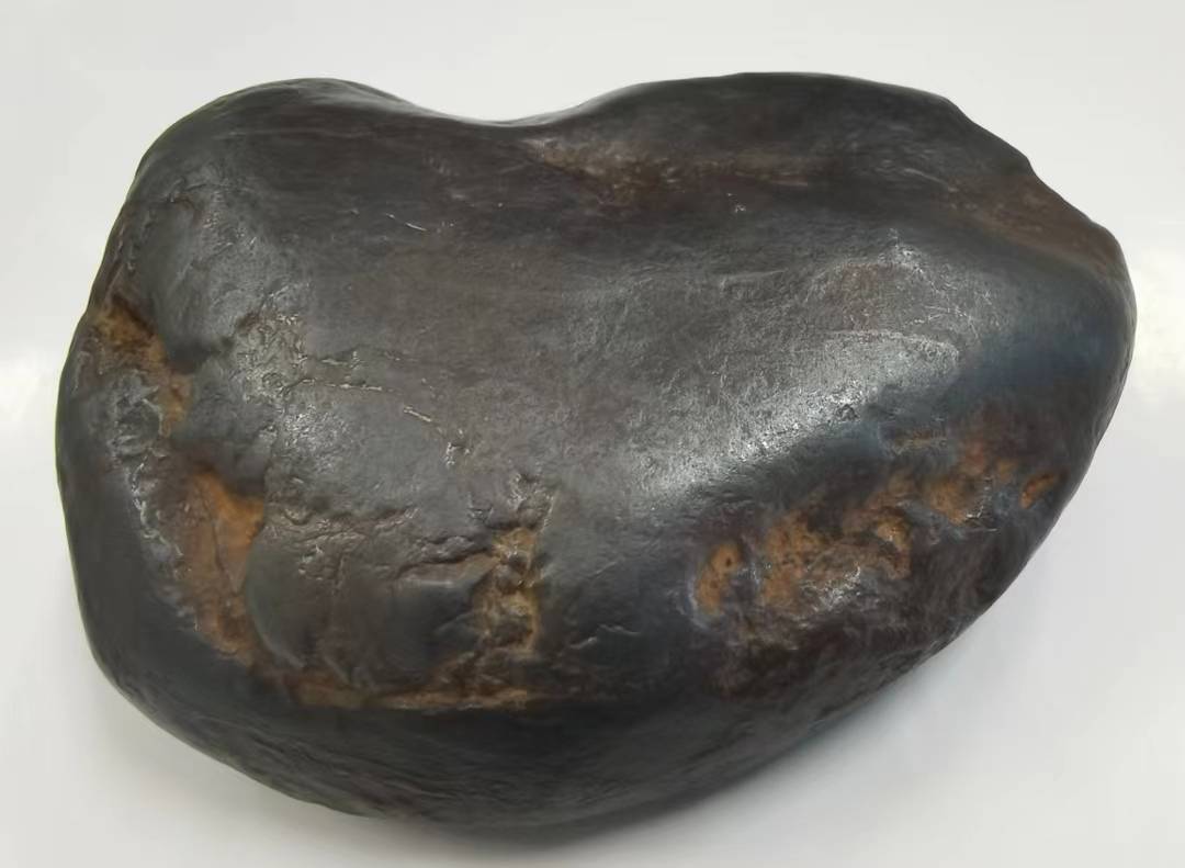 铁陨石特征,是一块碳酸盐化硅质或者英安岩质的象形石,铁陨石很难见到