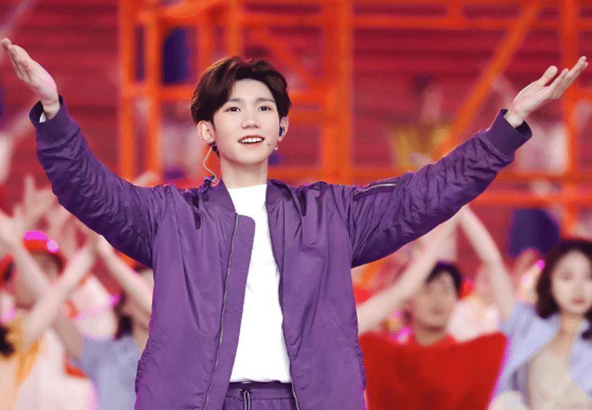 王一博王俊凯王源合唱,三位不愧是男团表情管理,满满的青春气息_表演