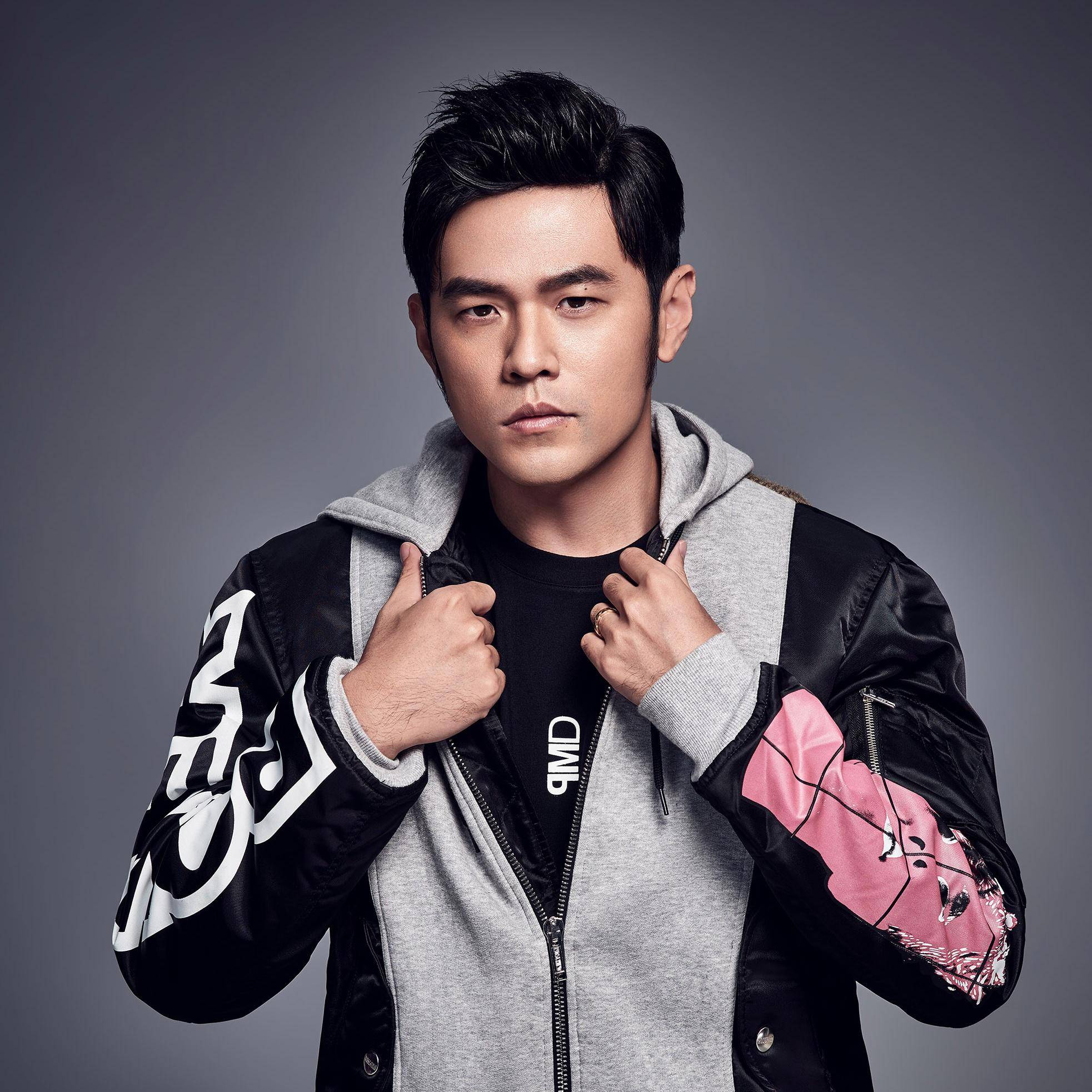 周杰伦刮胡子晒自拍,依旧帅气,萧敬腾留言调侃_周董_音乐才能_什么