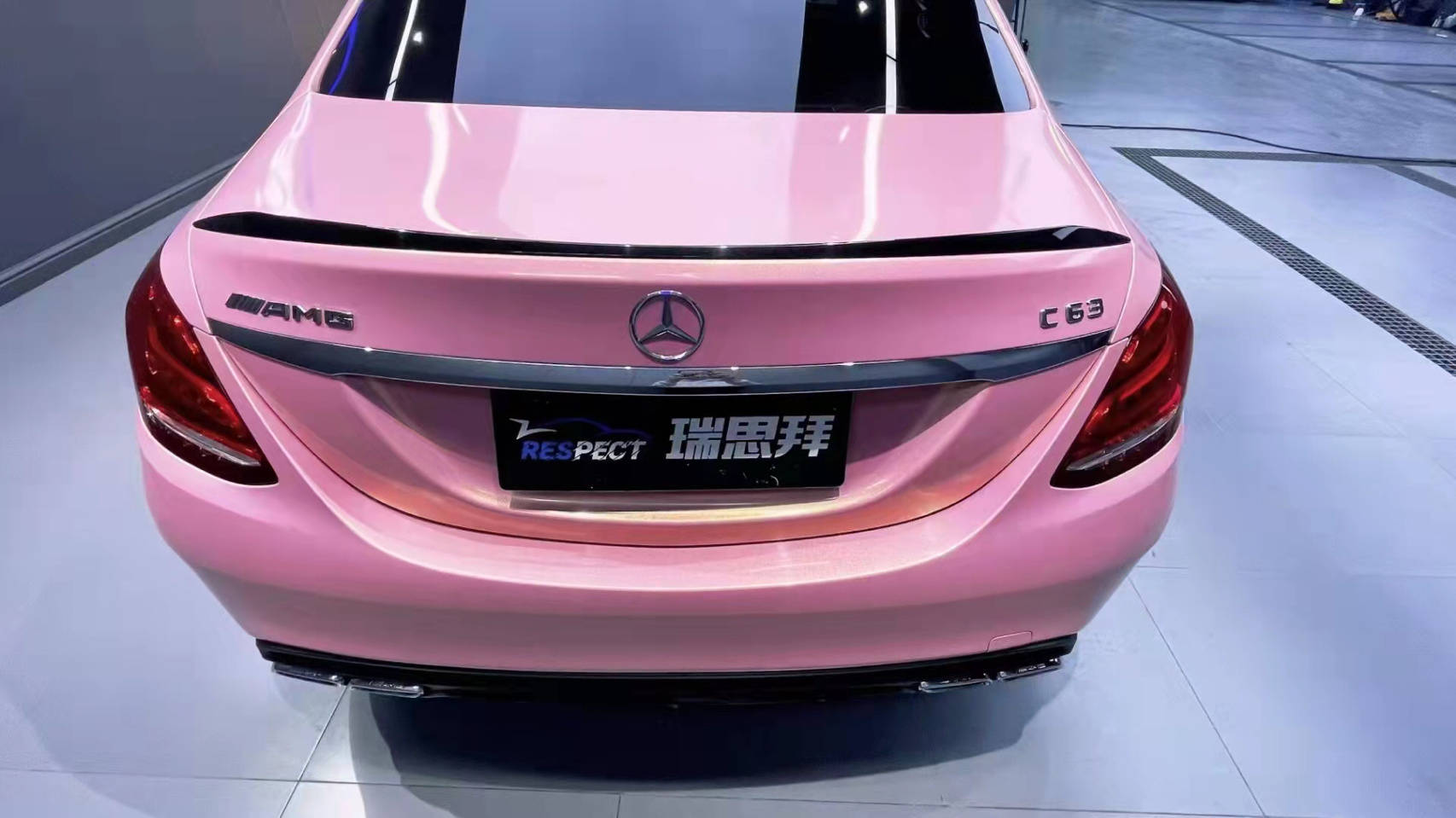 奔驰c63舒耐特浪漫樱花粉,文静温柔浪漫的色调