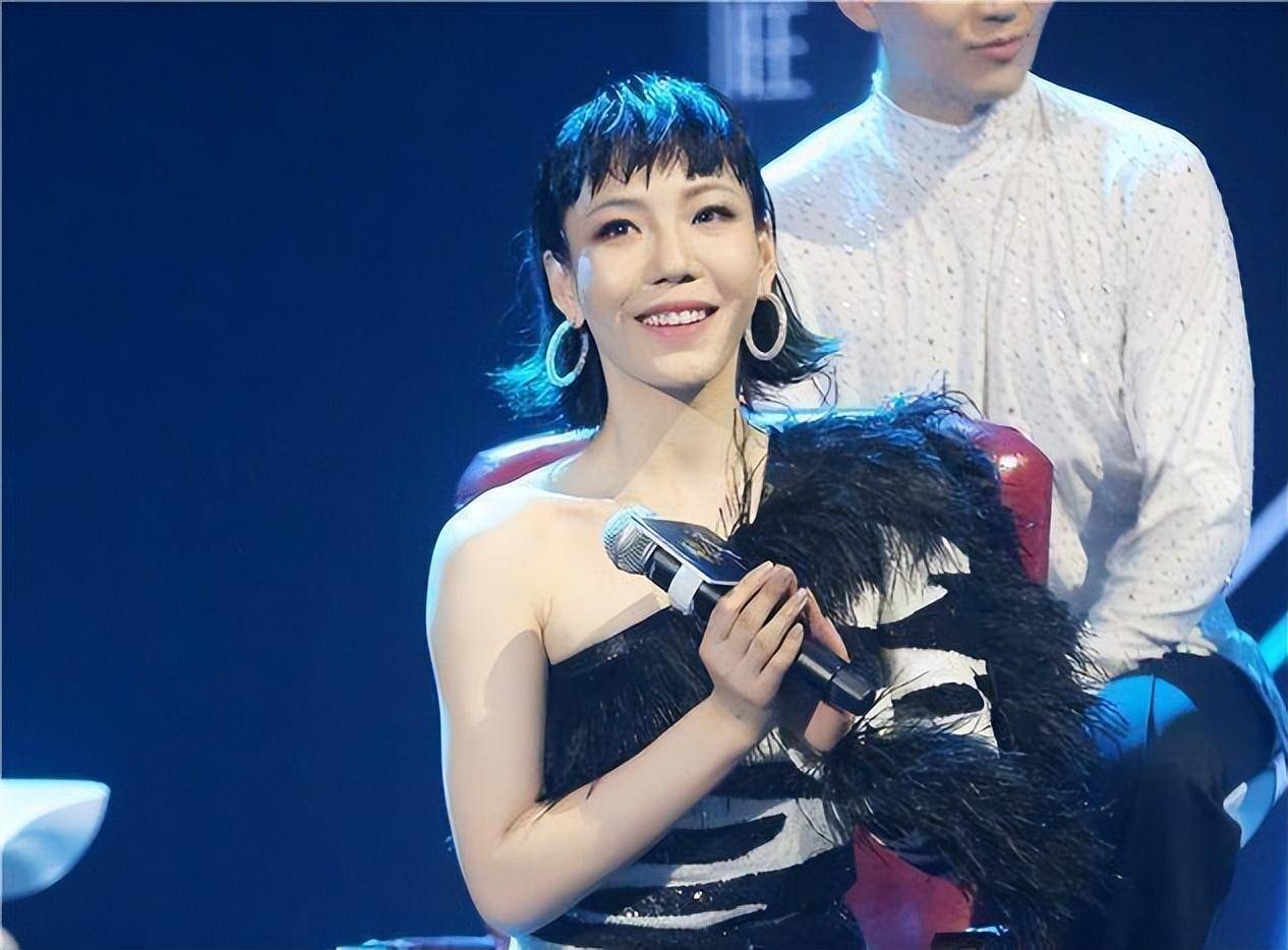 《好声音》11年,吉克隽逸卖惨炫富当小三,张碧晨"携子逼宫"_中国_节目
