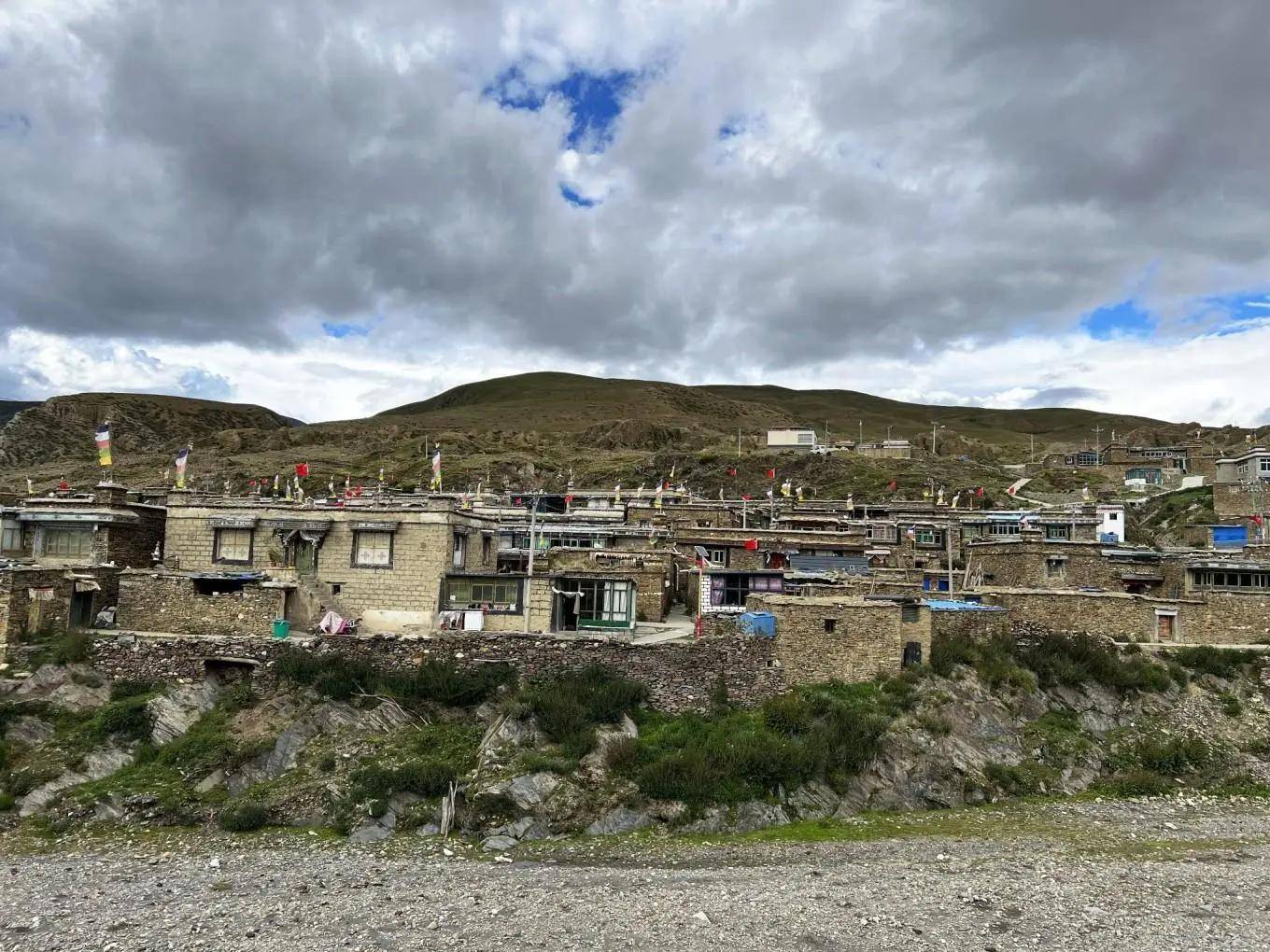 西藏 山南 曲松 县邱多江乡宗须村,我