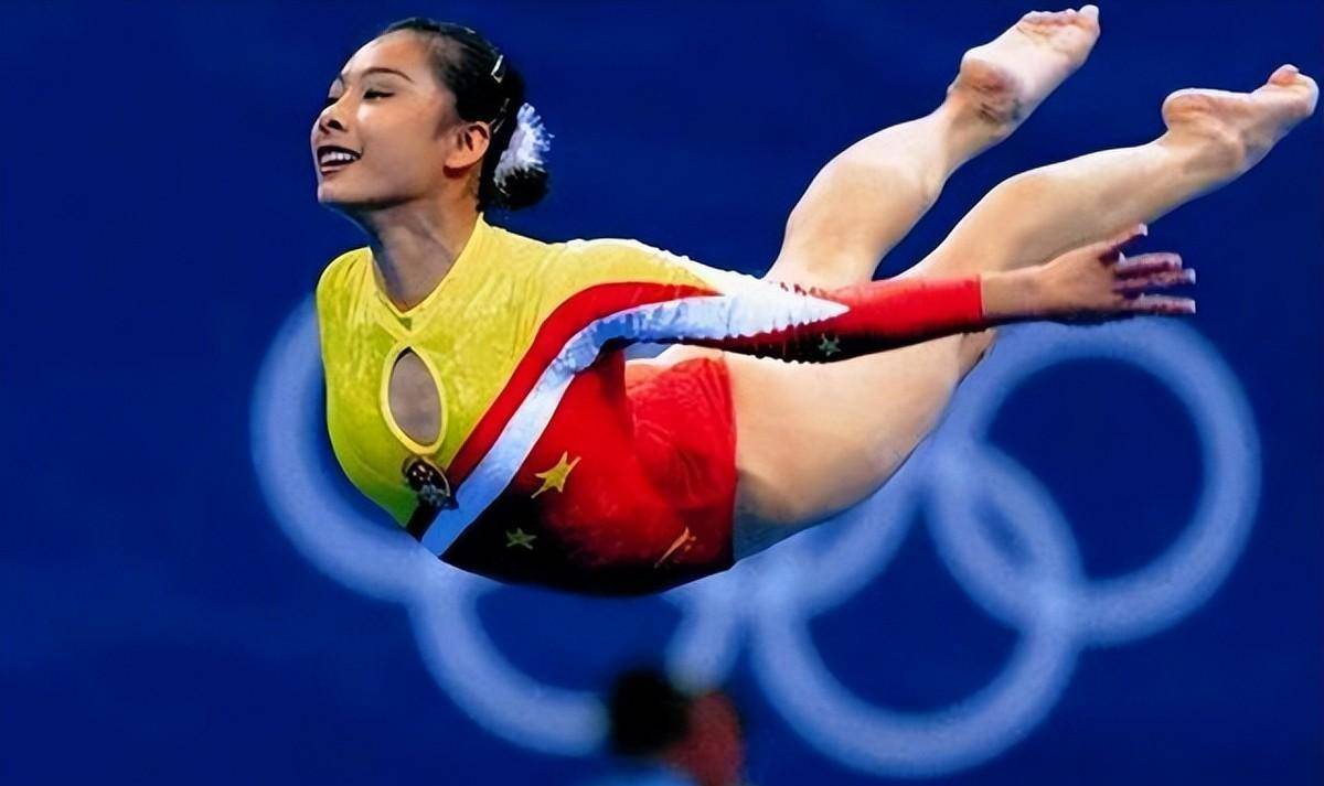 她是"人人喊打"的体操冠军,卷款44亿逃亡国外,装病不肯回来_吴冰_体育