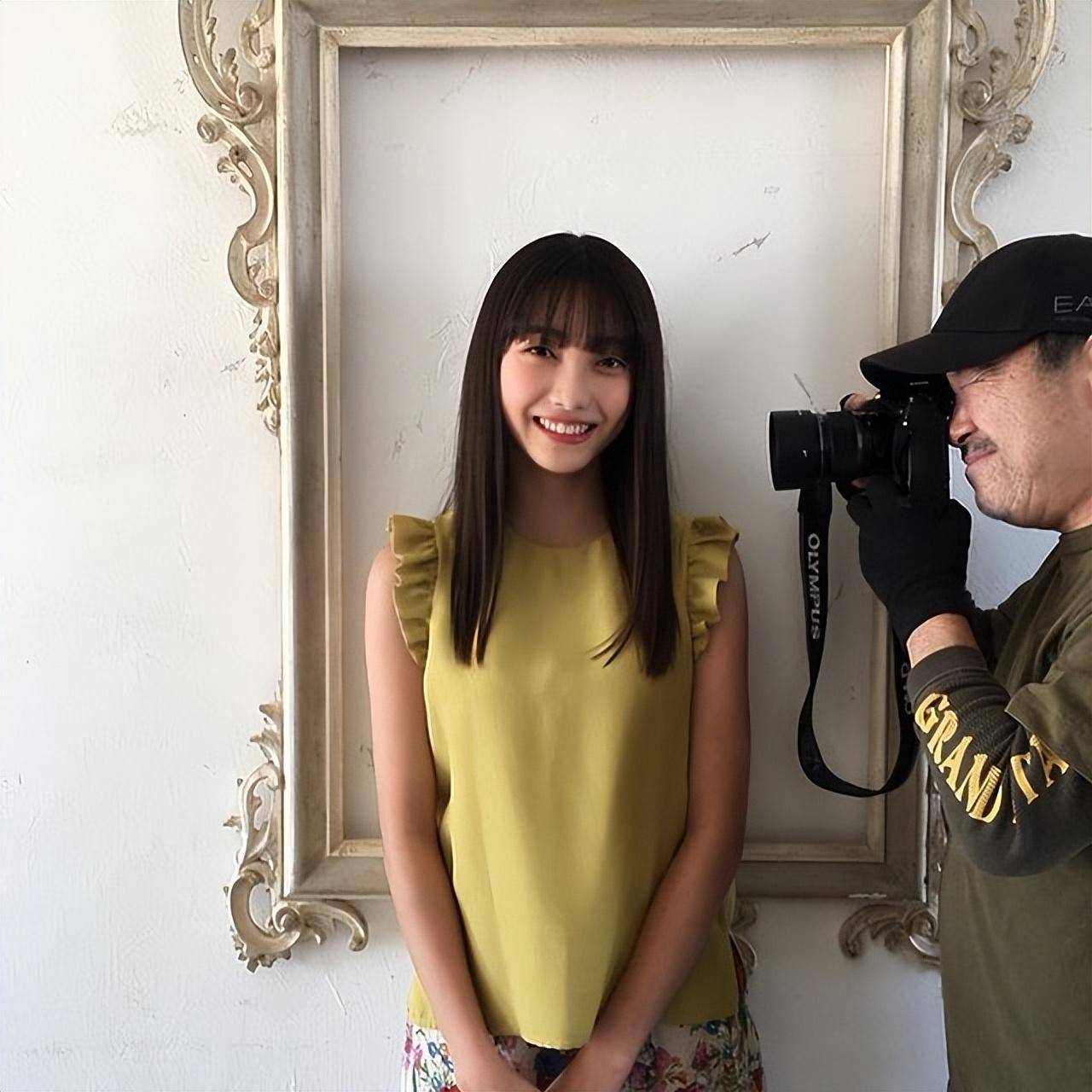 福田琉美香长大后一双笔直纤长的美腿超级吸睛,灿烂