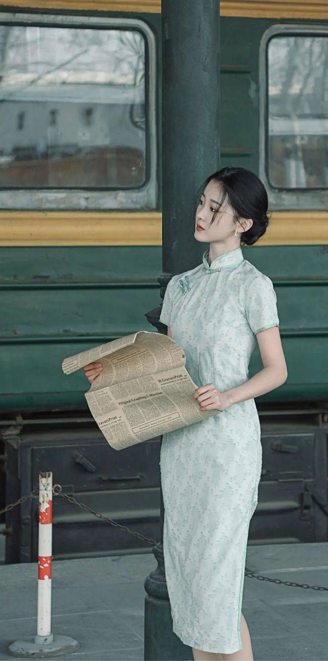 邵羽柒天青色旗袍复古民国风写真,清新温婉五官秀气,真美_照片_向风而