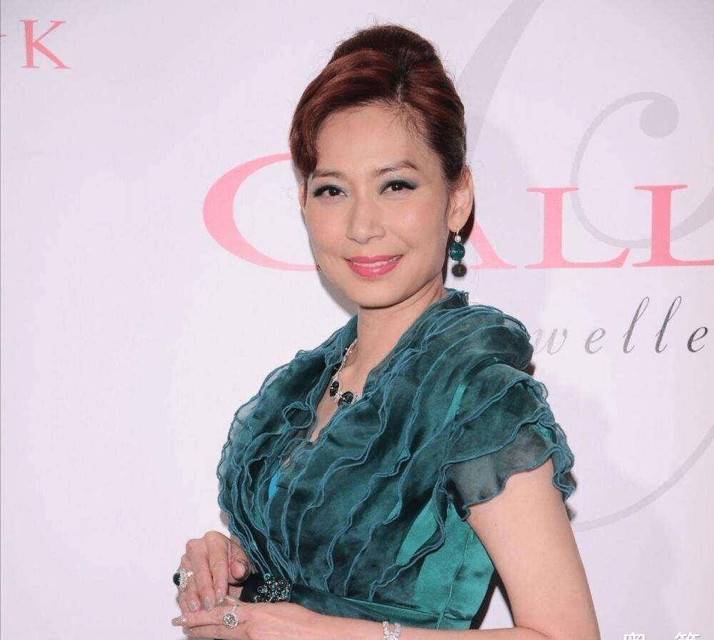 邝美云迎来了她的59岁生日,一身贵气的她活出真我风采_香港_何鸿燊