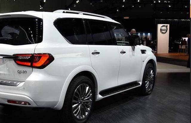 自带双人床,5米3车身长度配v8引擎,2021款英菲尼迪qx80登场!