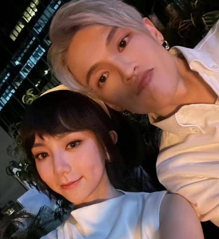 邓紫棋晒照为男友庆生,照片曝光后引起热议:邓紫棋好看其他随意