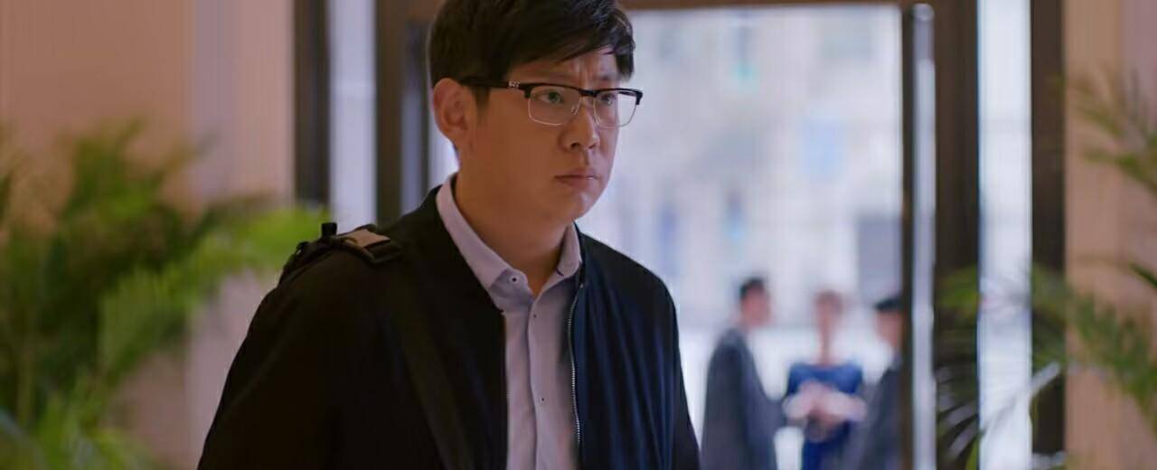 《欢乐颂》:奇点和安迪的对话,揭开了赵医生看不上