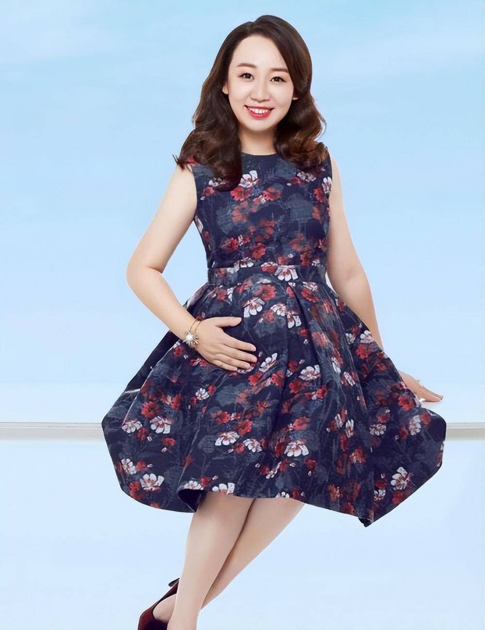 2016年2月15日,关凌在北京生下一个女儿,她给女儿取名叫"姬关花".