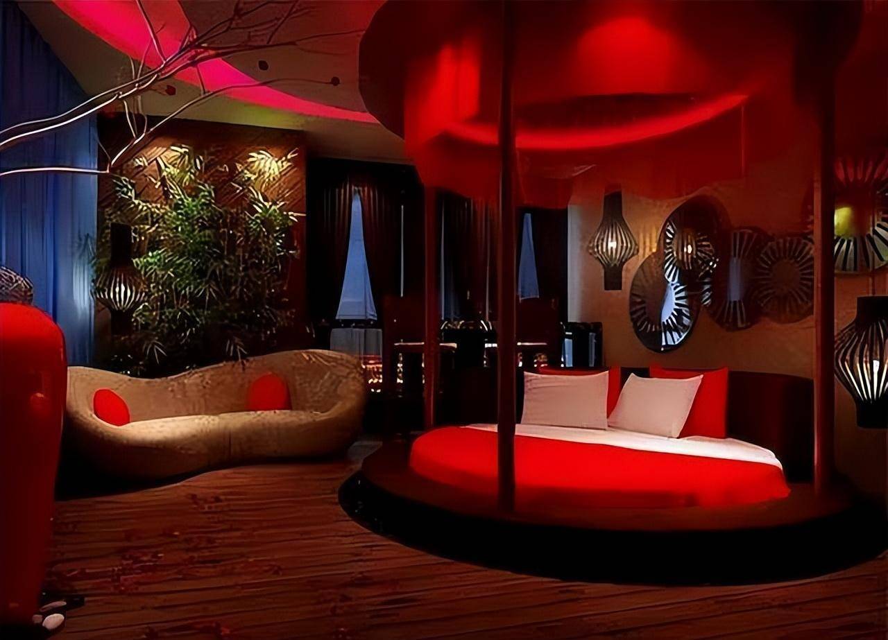 为什么情侣酒店会放多一把这样的"椅子"?原来用处是如此多