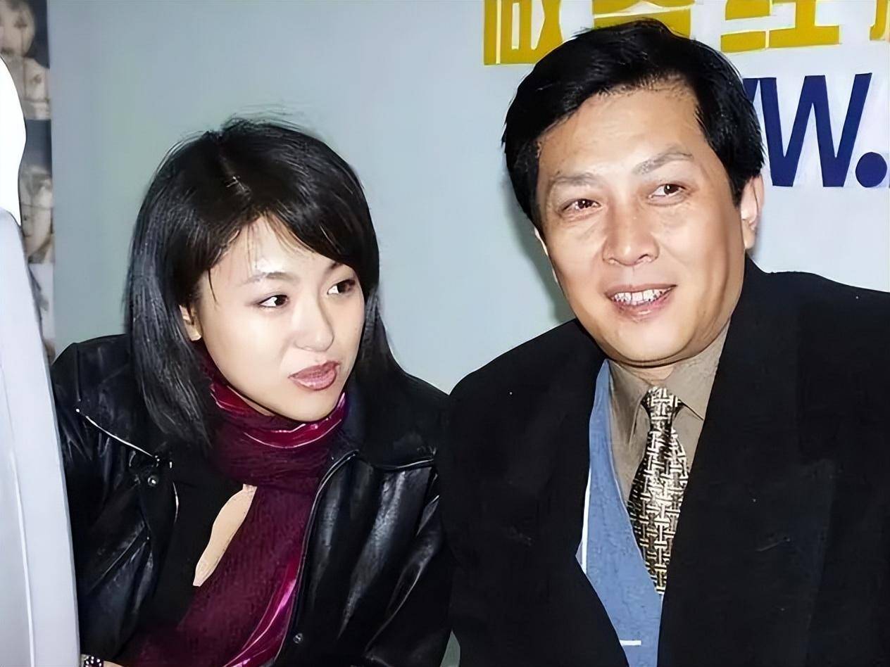 第二年,庄丽生下了儿子唐英涵,一家四口有了新的家庭生活,让他们过上