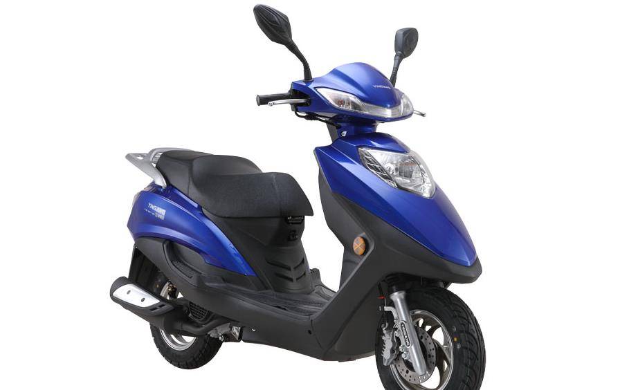 银钢125级代步踏板,单缸风冷电喷,油耗2.