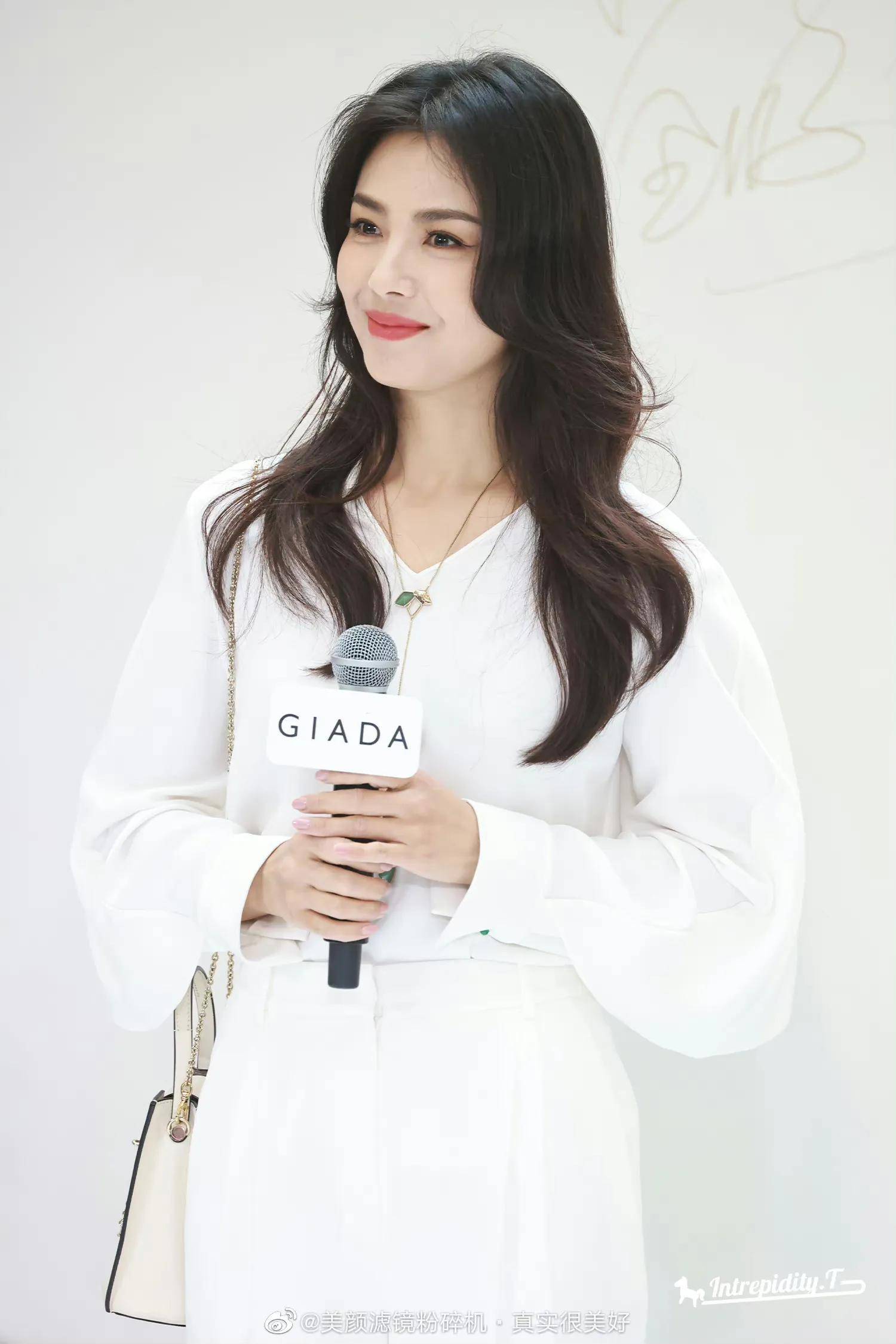 刘涛近照生图来喽,她应该是最会美丽的女艺人了吧?状态很好!