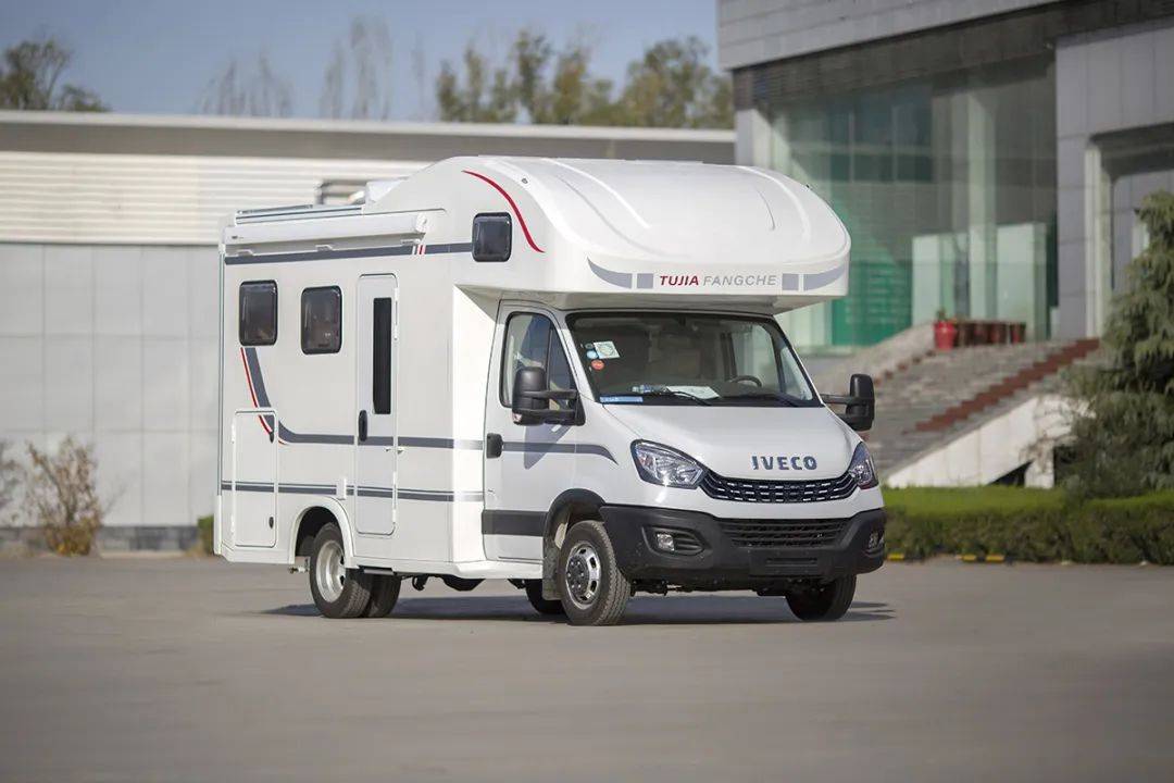 缔造百年科发;主打品牌车型:科发北极熊h500房车,科发战狼升顶版参展