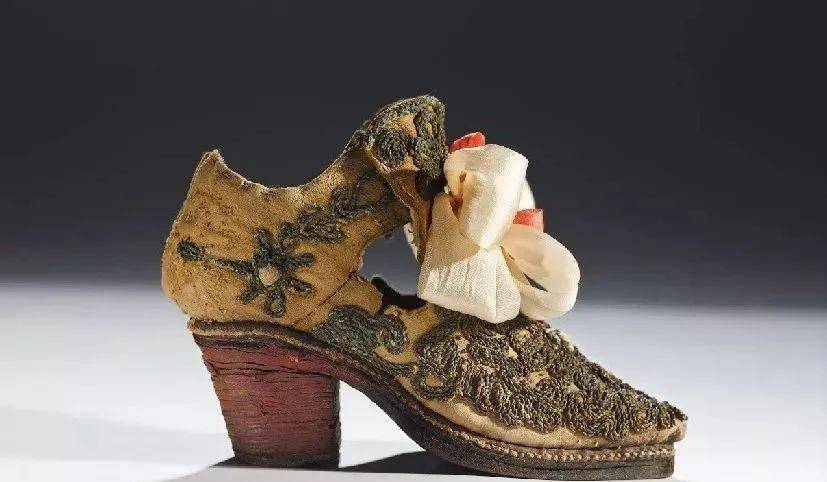 法国路易十四高跟鞋图片