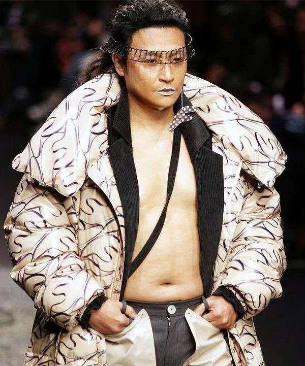 51岁陈志朋被围观!