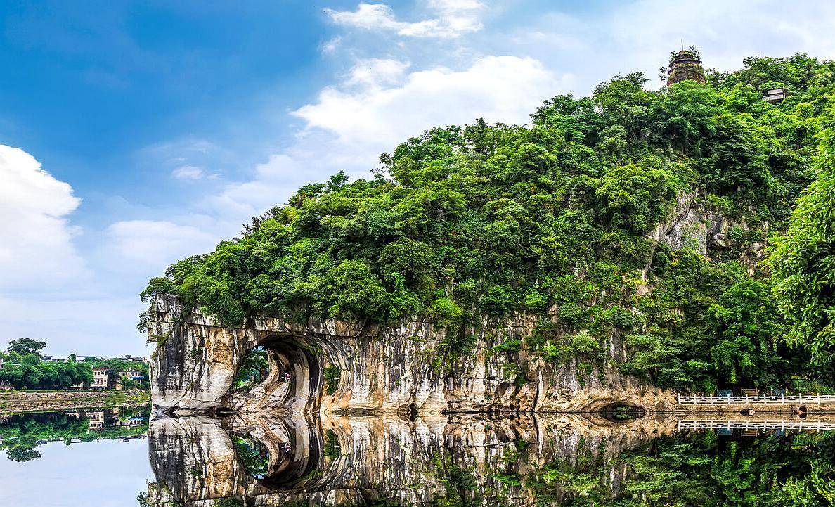 起义纪念园这样免票的景区,以及像乐满地度假世界这样难以比较的景区
