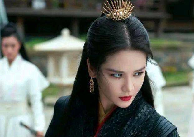 没实力别演"周芷若",有人硅胶脸毫无灵气,有人噘嘴瞪眼毁经典_黑化