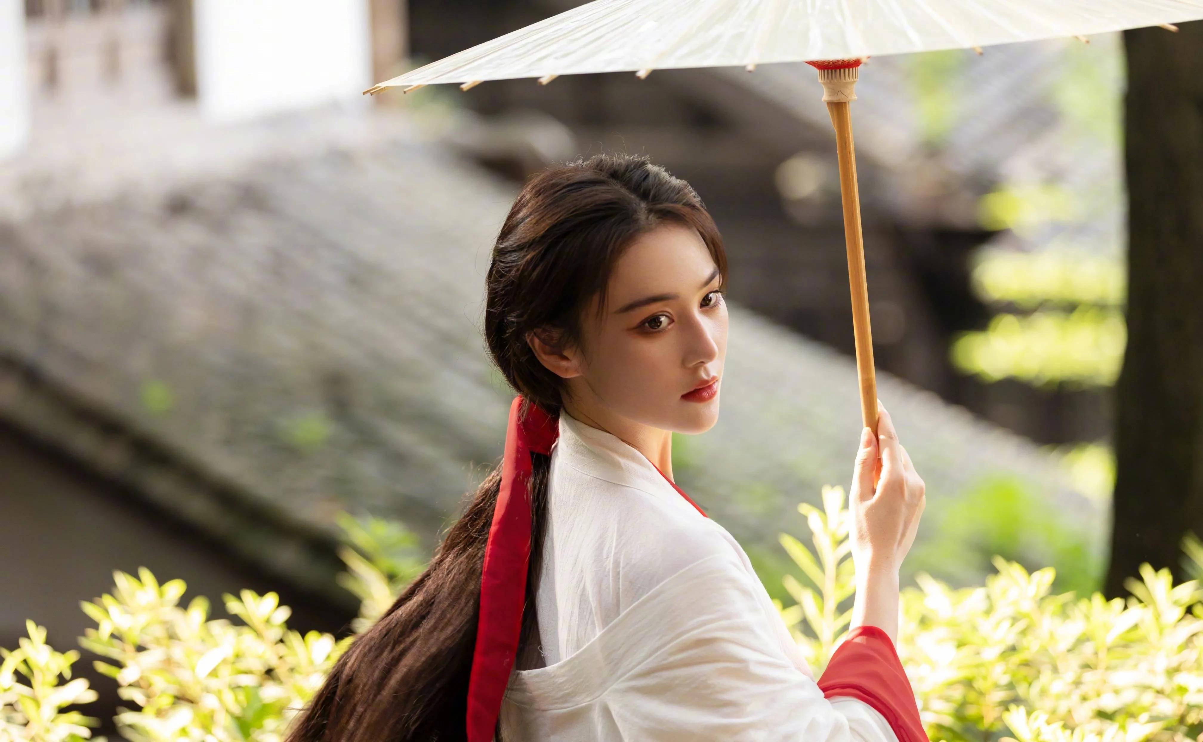 当辣妈张馨予穿上时尚袜,朋友都说:好看,有气质_美人_明星_作品