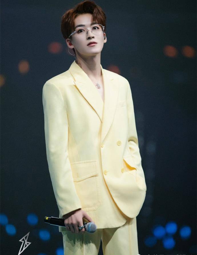 《极限挑战》寻宝之旅首张海报出炉:何洛洛风韵十足,杨超越热血澎湃