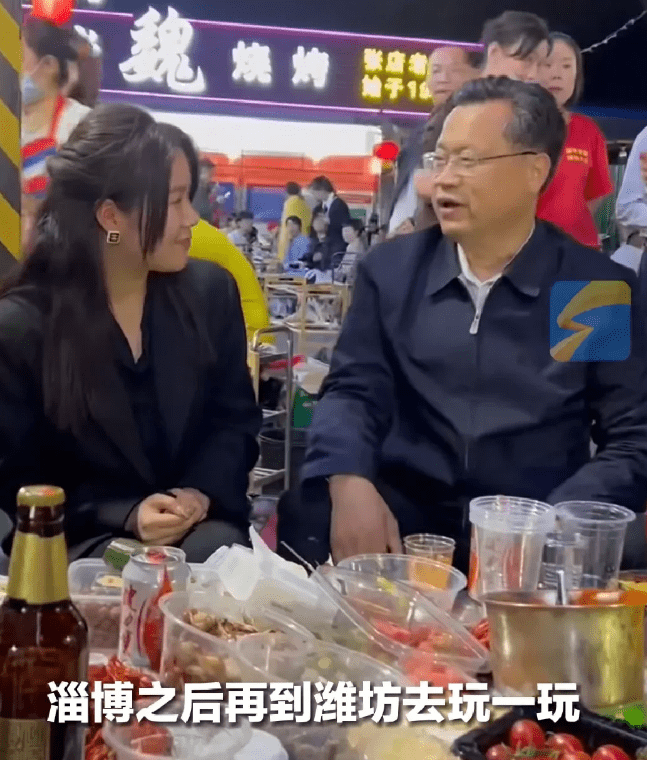 原创            潍坊出手了文旅局长在淄博烧烤摊疯狂揽客，这样的山东能拒绝吗？（潍坊文旅局局长王伟利）