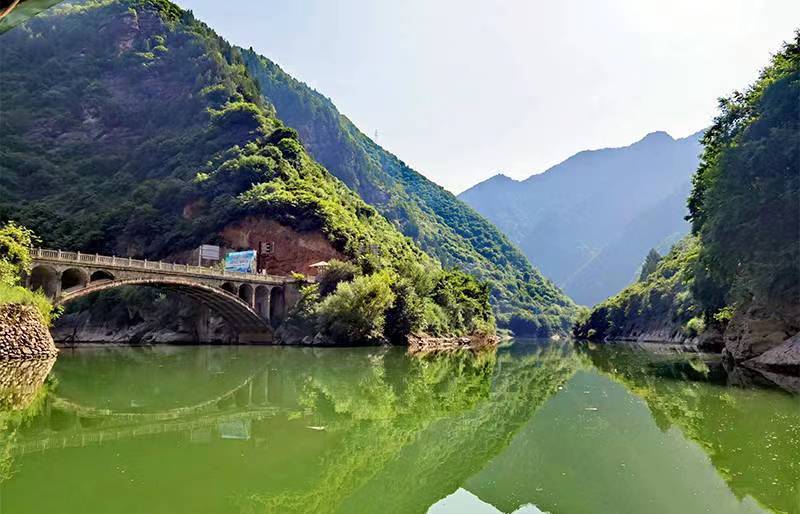 五一来灵官峡景区 "森呼吸"春的"味道"!_自然_凤县_蜜蜂