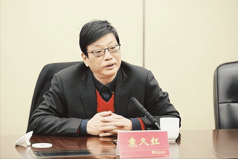 袁久红事件再发酵,入镜女生是“校花”,更多“花边”新闻被扒出_袁教授_事情_高等教育