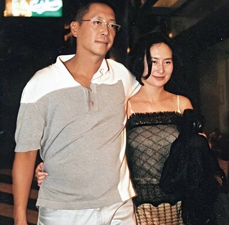 何超琼嫁给许晋亨,并非是赌王所逼,她曾亲口承认是两人缘分到了