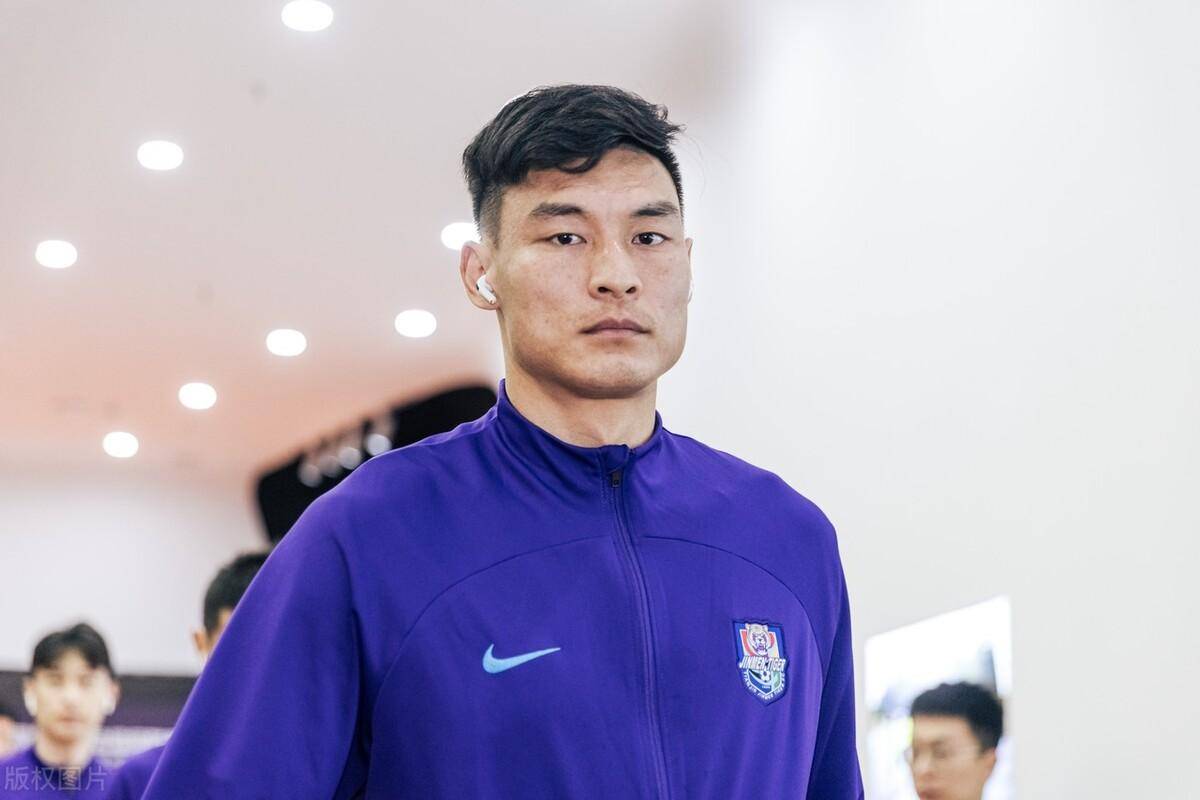 于根伟又为津门虎捡到宝,新赛季首次踢主力就征服球迷_韩鹏飞_金门