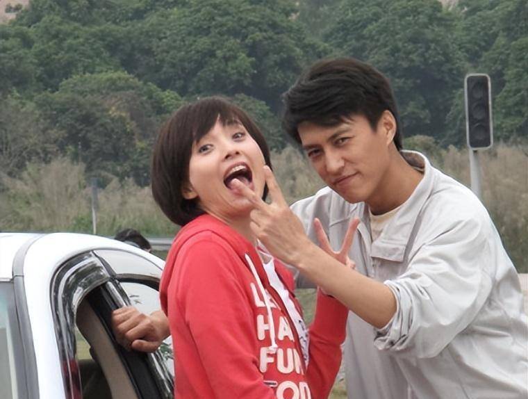 "老干部"靳东情路坎坷,和江珊在一起5年,转身闪婚二婚李佳_事业_时候