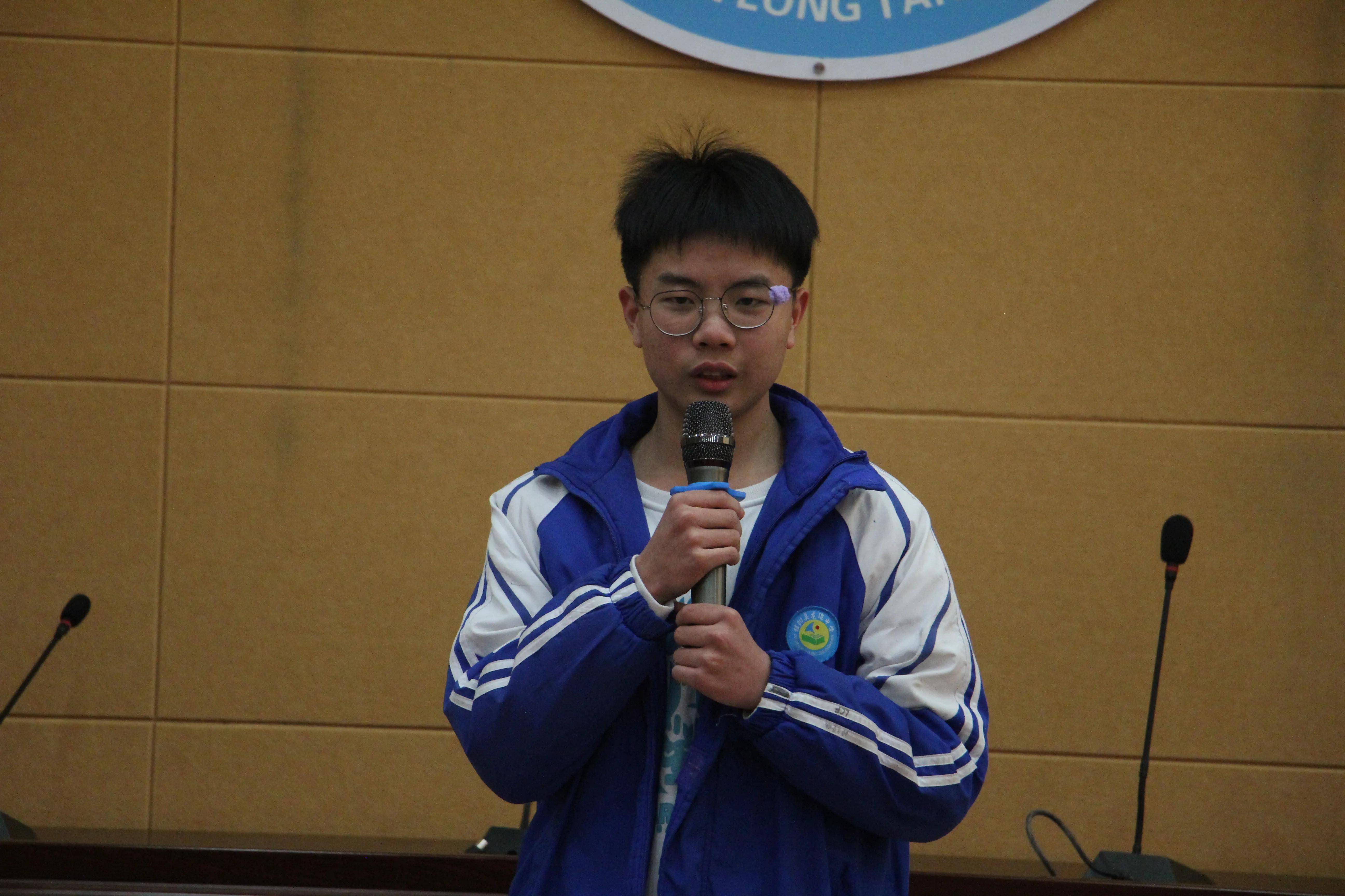 桂阳县龙潭中学举行第十一届校园文化艺术节"三独"比赛_进行_选手