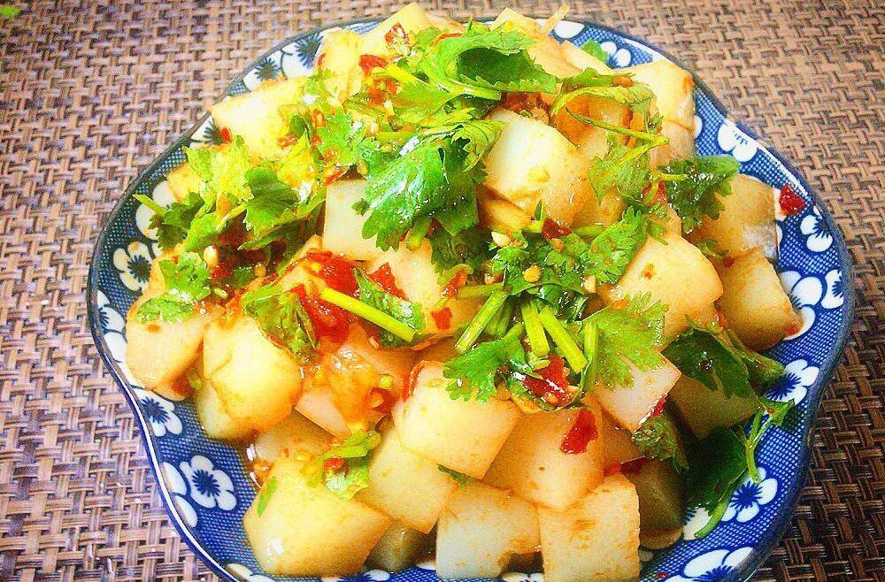 天热来一份酸辣凉粉,爽口又开胃,大人小孩都爱吃_香菜_备用_大蒜头