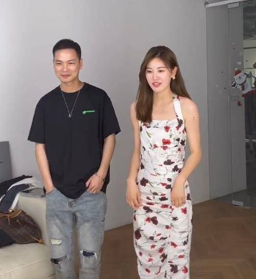 项思醒账号被收回后,张科峰重新包装新网红,却留着前任所有视频_名字