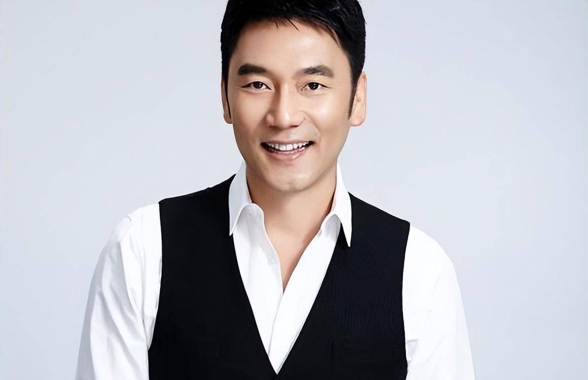 林依轮晒21年前专辑照对比图,自夸不一样的侧颜,一样的帅气_西华_生意