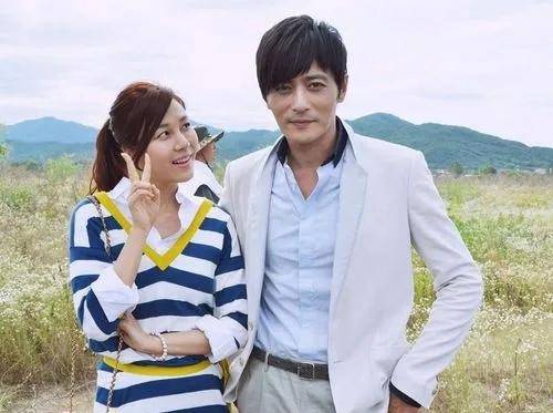 与宋仲基离婚三年,宋慧乔捧回"百想"大奖_演技_荣耀_黑暗