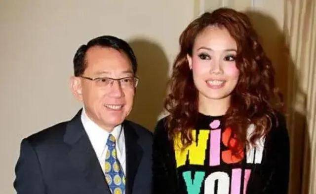 "时尚犹存"的容祖儿,为何42岁还不谈恋爱,不结婚?_香港_公司_成为了