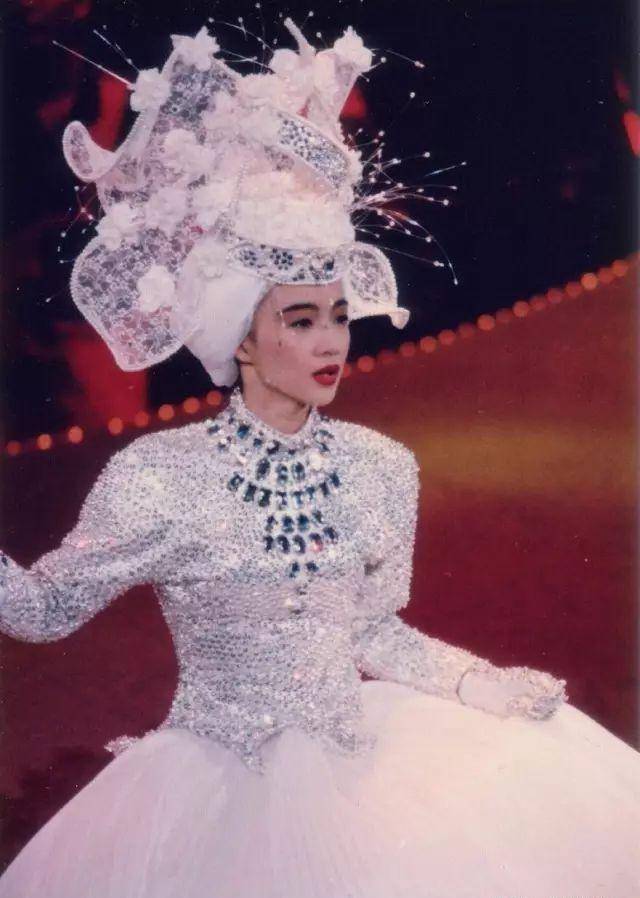 还记得《千千厥歌》的陈慧娴吗?为什么输给梅艳芳之后难回巅峰?