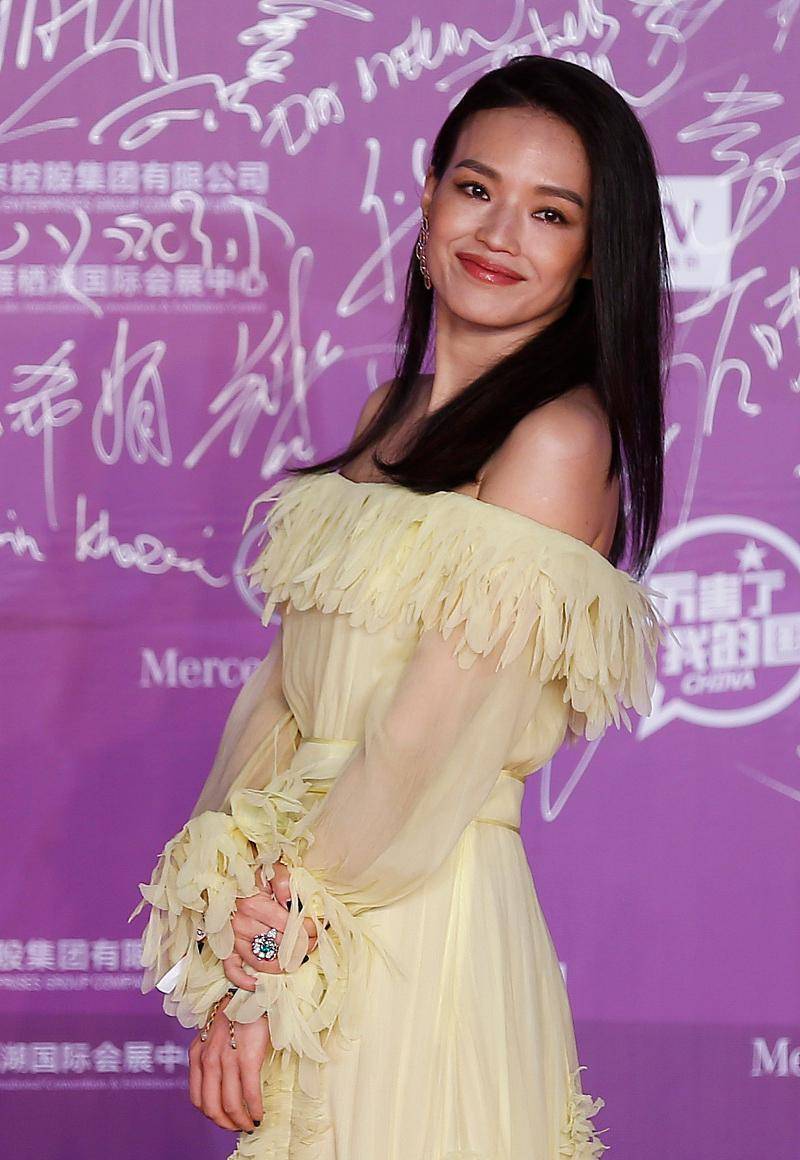 倪妮和舒淇像吗?她俩明明脸蛋长得不美,为啥能成为一线明星?