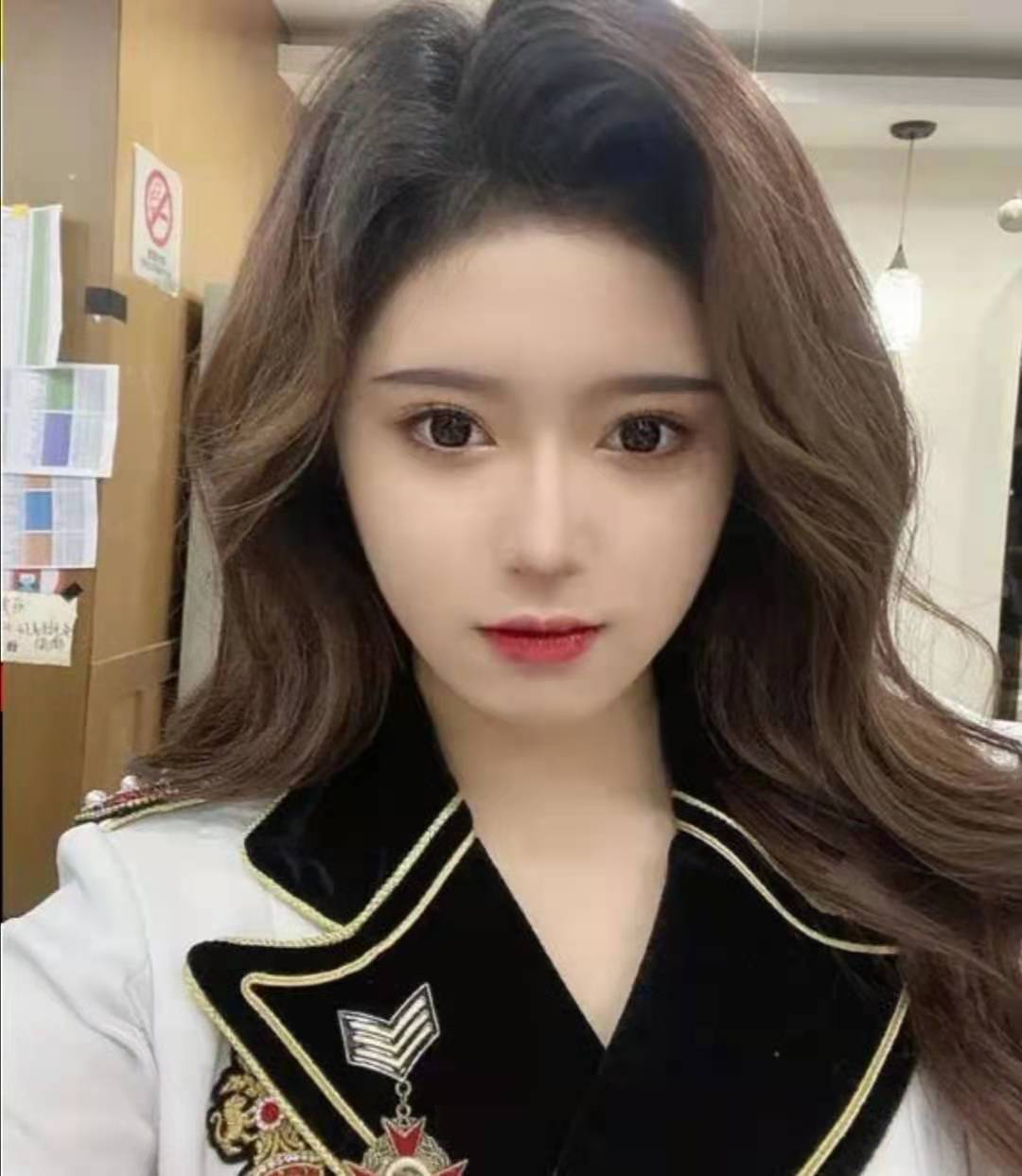 众所周知,鞠婧祎最初是从snh48这个组合出道,经过多