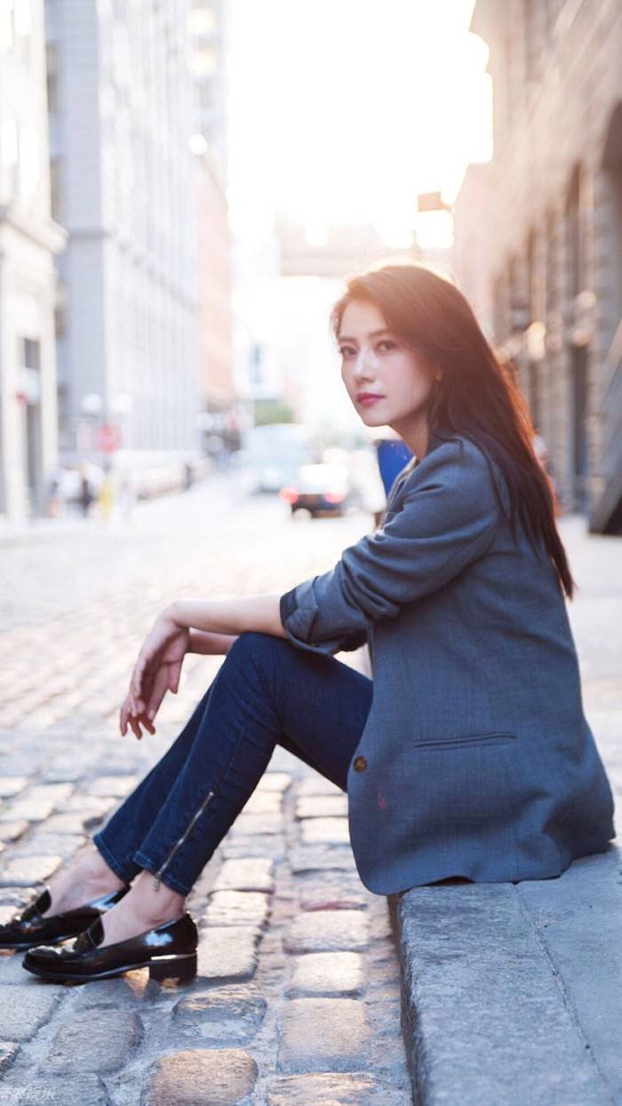 虽然高圆圆比王真儿大9岁,但是照片中高圆圆的状态一点也不逊色于