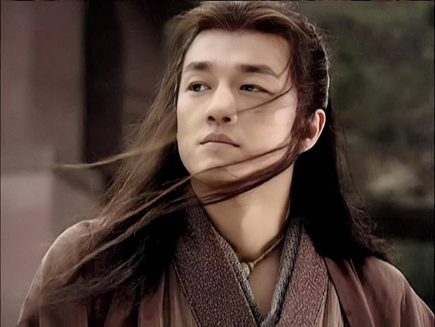 2000年,李亚鹏在电影《笑傲江湖》中饰演令狐冲,观众也认可了这个角色