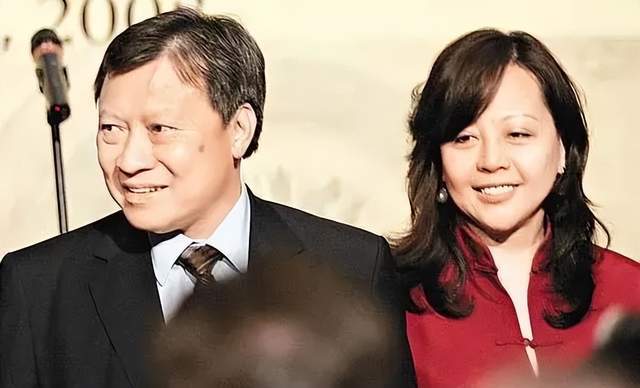 可惜郭炳湘终究还是毁在了自己的疑心上,选择相信一个萍水相逢的陌生