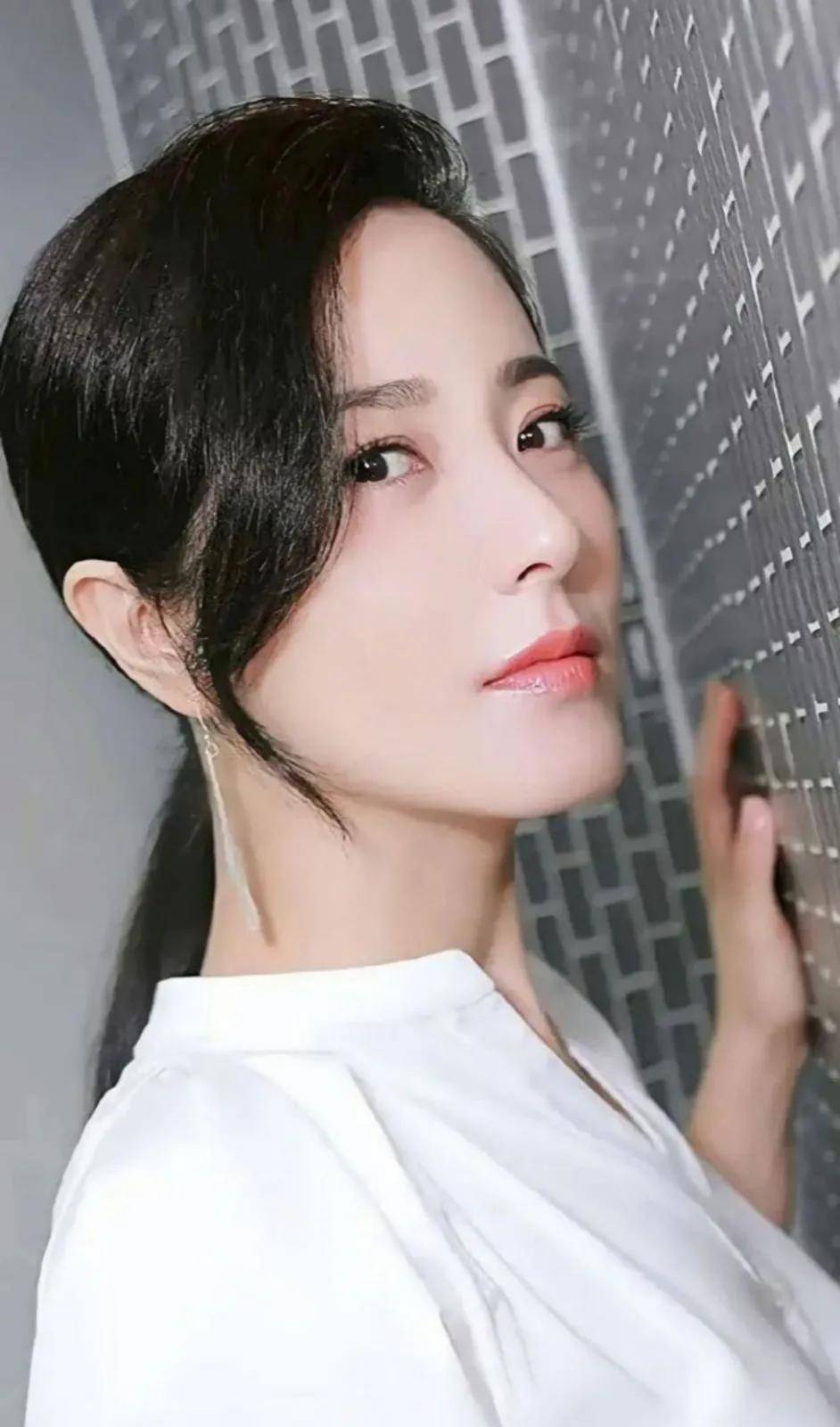 曾黎2023年04月30日 精美图集 高雅脱俗_观众_演技_角色